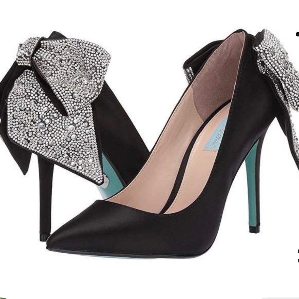 Betsy Johnson Bryn Crystal bow Pump